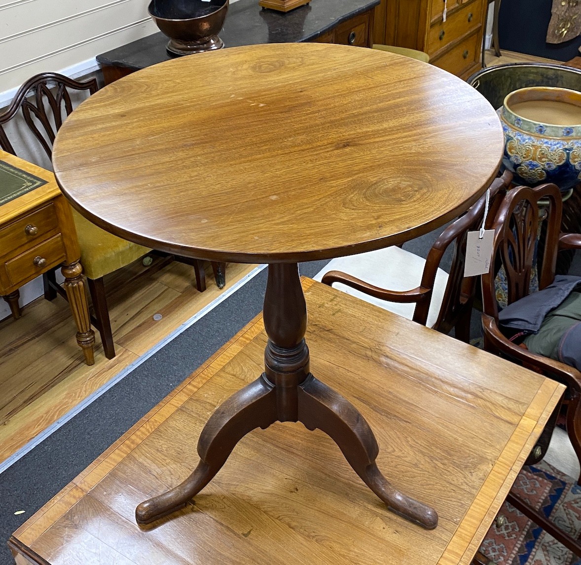 A Victorian circular mahogany tea table, diameter 61cm, height 70cm